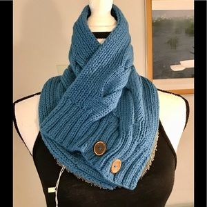 NEW Meline  round neck wrap. Merino wool